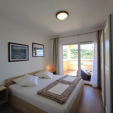 In With Sea View, Balcony, Air Conditioning, Wifi Kampor