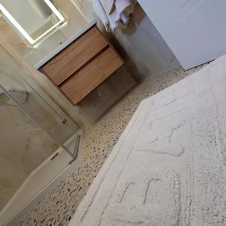 Apartment In With Sea View, Balcony, Air Conditioning, Wifi