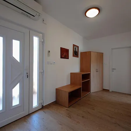 In With Sea View, Balcony, Air Conditioning, Wifi Kampor