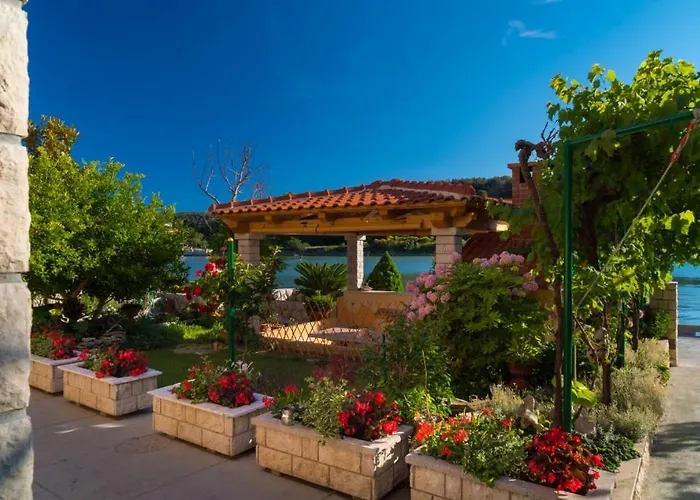 In With Sea View, Balcony, Air Conditioning, Wifi Kampor