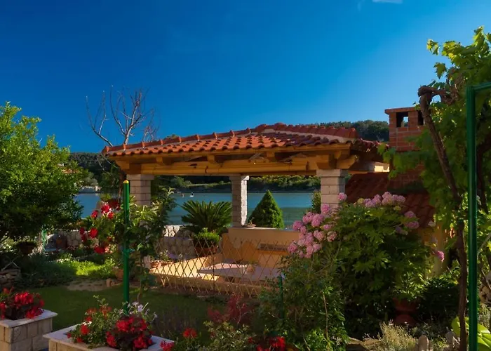 In With Sea View, Balcony, Air Conditioning, Wifi Kampor