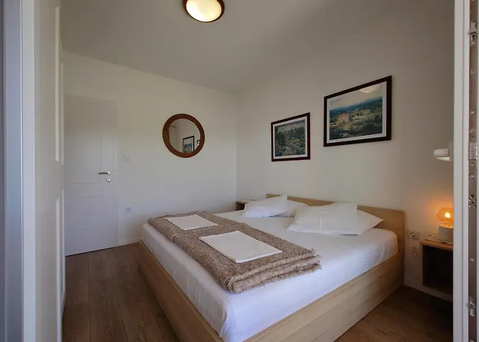 In With Sea View, Balcony, Air Conditioning, Wifi