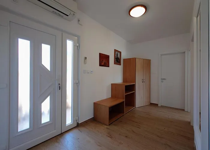 In With Sea View, Balcony, Air Conditioning, Wifi Kampor